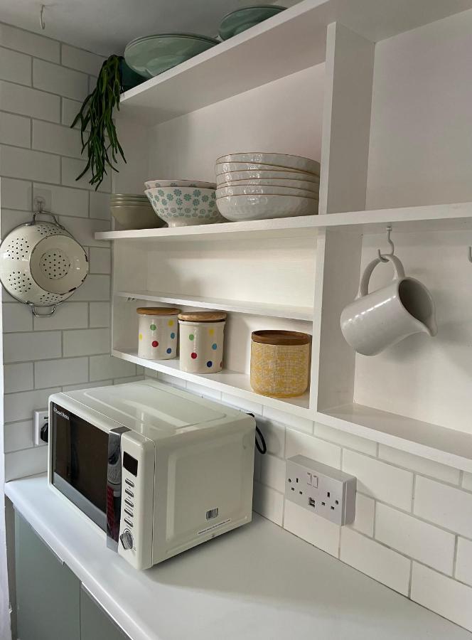 Cosy 2 Bedroom Victorian Cottage, Newport, Isle Of Wight Newport  Eksteriør billede