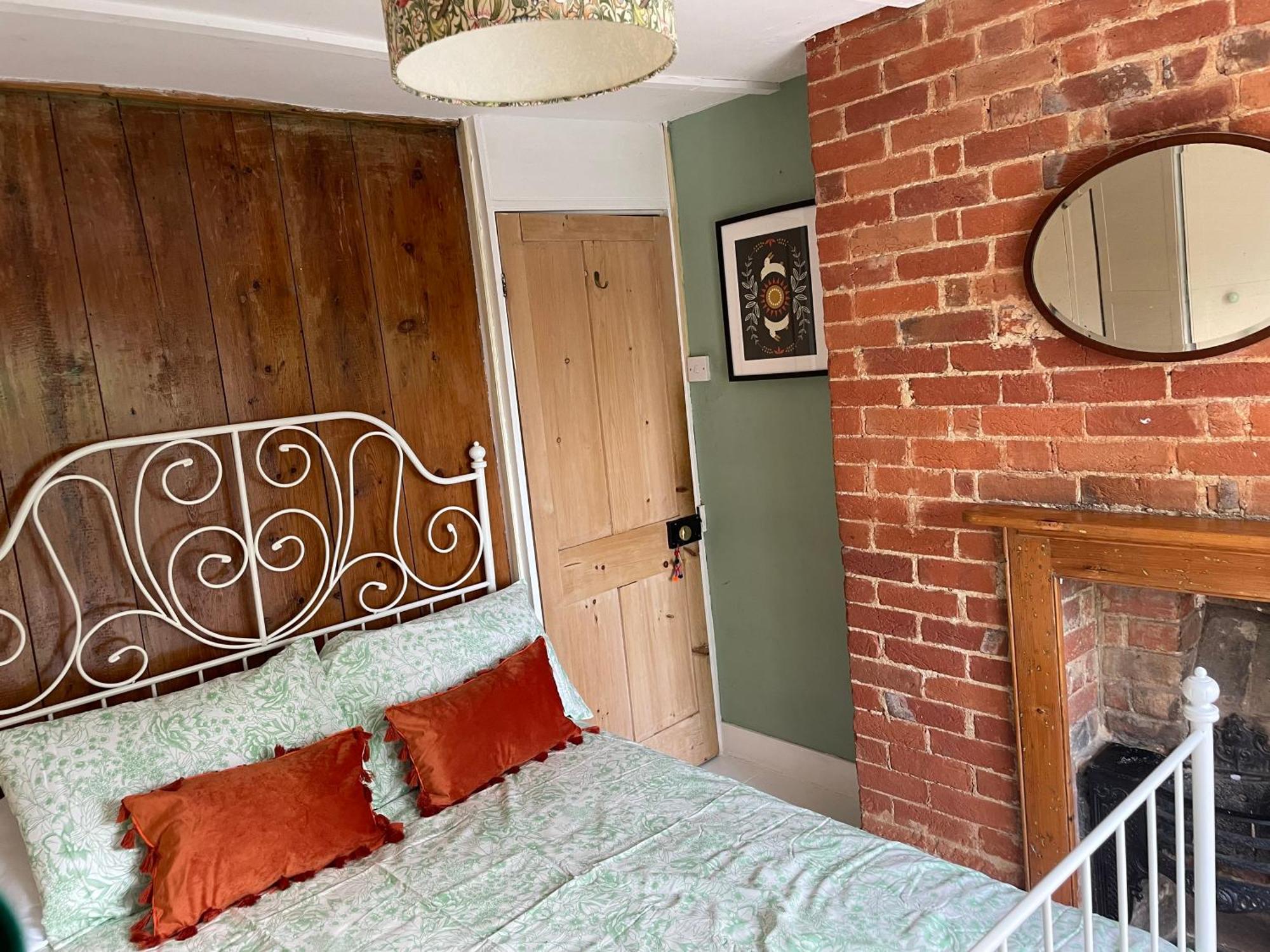Cosy 2 Bedroom Victorian Cottage, Newport, Isle Of Wight Newport  Eksteriør billede